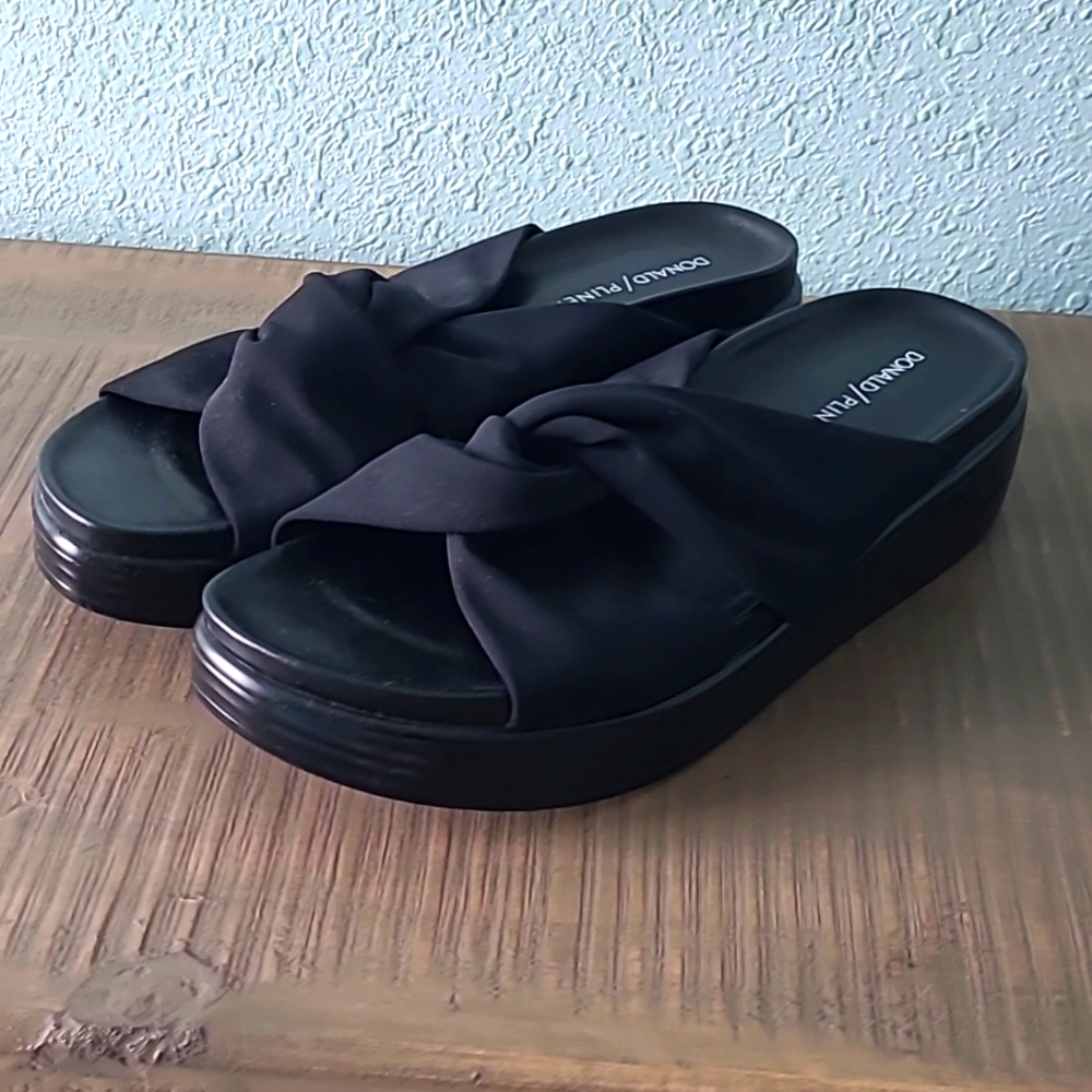 Donald Pliner Sandal